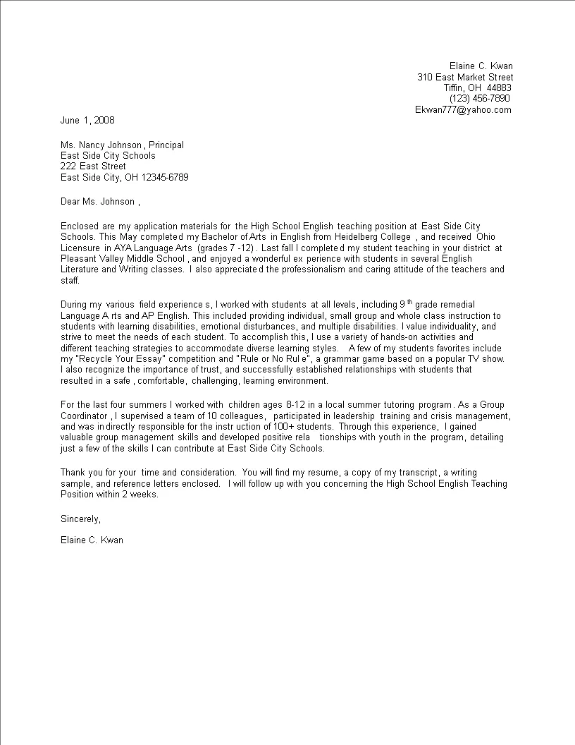 /img/40064-teacher-reviewing-cover-letter.webp