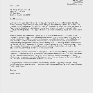 /img/40064-teacher-reviewing-cover-letter.webp